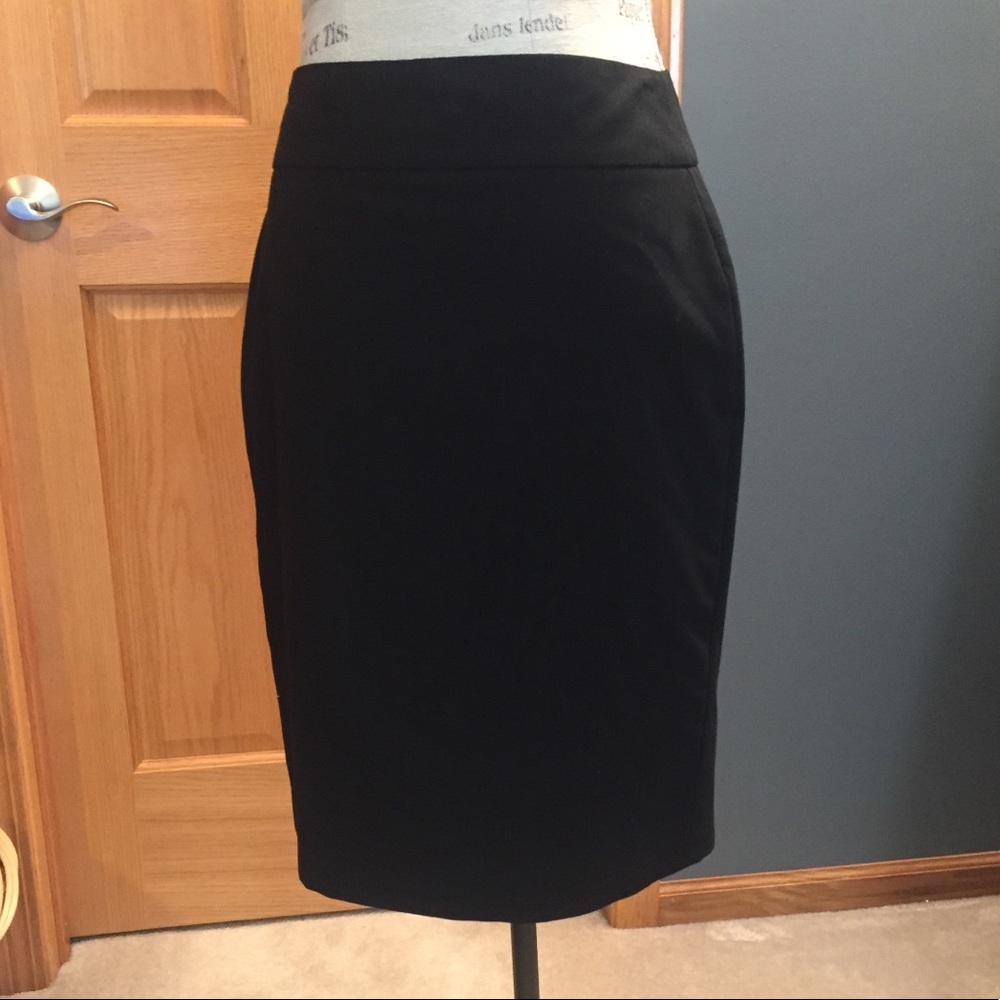 Black stretch Banana Republic pencil skirt